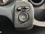 狭い駐車場で便利な電動格納ドアミラーが付いています。