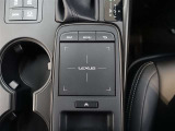 直感的な操作が可能なタッチパッドを搭載しております♪運転中の視線移動が少ないので安心ですね☆
