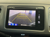 リバースギアに入れるだけで後方の表示へ切り替わります。夜間や雨の日の駐車も楽になりますよ。