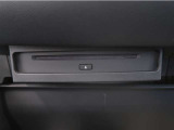 車内でCD DVDのメディアが楽しめます。