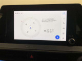 【8インチディスプレイオーディオ】各種オーディオ機能とスマホ連携機能を搭載。コネクティッドナビ対応。車載ナビ機能は搭載されていません。機能の詳細につきましては、展示店舗までお尋ねください。