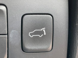 【パワーバックドア】スマートキーや運転席のボタンを押すだけでリアゲートが自動で開閉します!荷物を持っている時や、高い位置にあるバックドアを閉める際に便利な機能です♪