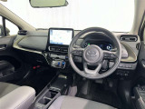 運転席まわりです。 各操作スイッチは使いやすい位置に配置されてます。