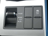 横滑り防止機能 トランスファースイッチ(上から標準路・悪路・更に悪路用です)