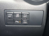 【パーキングセンサー】障害物などが車両に近づいた際に、音と画面表示にてお知らせしてくれます。警告音も段階的に鳴ってくれるので、どのくらいの近さなのか感覚的に察知することが出来ます♪