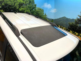 【サンルーフ】開放感たっぷりの希少装備、サンルーフが装着されています!車内に明かりを取り入れたり景色を楽しむ以外にも、車内の空気も簡単に換気できて快適です!