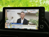 運転中はもちろん、停車時にはTVの視聴も可能。長距離ドライブや休憩時間に、エンターテイメントを楽しめます。