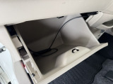 助手席前の収納スペースです。