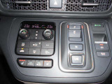 運転席&助手席シートヒーター付き☆左右独立温度コントロール式フルオートエアコン・電子制御パーキングブレーキです☆