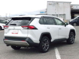 明るく広々、落ち着いた店内では、中古車のご検討・ご購入のほか、携帯電話(au)の購入等、様々なご相談に幅広く応えていきます♪