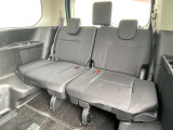 サードシートにも大人がしっかり座れます。