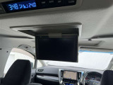 ★フリップダウン式後席モニター★大型の後席モニターでテレビやDVDなどを楽しめます!