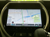高精細な画面で、運転をサポート。快適なドライブをさらに楽しむための頼れる相棒です。