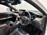高いホールド性で運転姿勢が安定します。長距離ドライブでも疲れにくいのが魅力です。快適なドライビングライフをお送りください♪
