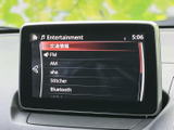 多彩な情報表示で、ドライブがより楽しくなります。ラジオや音楽、車両情報などを手元で確認できるので、安全運転をサポートします。