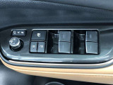 パワーウィンドは今や当たり前の機能ですが、無いと困る機能です。運転席からの操作で、全席の窓を振るオープンにしたり、フルクローズが可能です。