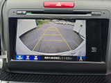 駐車時の安全確認をサポートするバックカメラも使用できます。