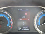 【VDC】滑りやすい路面などでのハンドル操作で車両が横滑りしそうになると、ブレーキおよびエンジン出力を制御し車両の安定性を向上させる。
