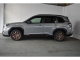 スバルの4WD(AWD)は直進安定性に優れ、日常走行から高速走行まで、さまざまなシーンで安心感に満ちた走りが愉しめます。それは悪路や泥道など左右のタイヤの路面状況が異なるシーンでも変わりません。
