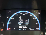 【ブラインドスポットモニター】隣の車線を走る車をレーダーで検知。ドアミラーでは確認しにくい後方エリアの車を検知して、ドアミラーに搭載されたLEDインジゲーターが点灯して注意を喚起してくれます。