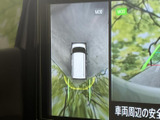 駐車時の安全性を高めるバックモニター。狭い場所でもスムーズな駐車をサポートします。