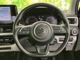 握りやすい形状で、運転操作をサポートします。ステアリング操作がしやすく、快適なドライビングを実現。手にフィットするデザインも魅力です。