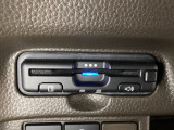 ハンドルの左下にETCがついています。高速道路の料金所の通過も楽々です。 カードの取り出しもしやすい場所についています。