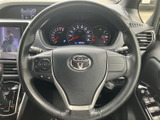 握りやすいステアリングは、運転操作を快適にします。操作性にも優れ、スムーズなハンドリングを実現。
