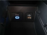 USB接続により外部オーディオと連携する事が出来、車内で音楽を楽しむ事が出来ます。