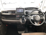 【インパネ全体】手が届きやすく、どなたでも運転しやすいです。シンプルで使いやすい設計になっています!