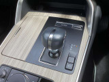 新開発のトルコンレス8ATが生み出すダイレクトな走りと洗練されたパワートレインが魅力。Mi-Drive(ドライブモードセレクター)を備え、状況に応じた力強く上質な人馬一体の走りを堪能できます。
