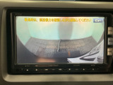 【バックカメラ】運転が苦手な方も車庫入れラクラクです!ギアをリバースに入れれば自動的に切り換わりますので、面倒な操作は不要です♪狭い駐車場もお車を傷つけず安心ですね!