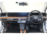 操作性に優れた運転席となります!小物入れや各ボタンの配置にこだわり、使いやすいです!座り心地もよく視認性も良好なのでロングドライブもお任せ下さい!