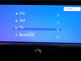 Bluetooth接続機能・スマートフォンなどからお気に入りの音楽を飛ばしてワイヤレス再生したり、ハンズフリー通話ができます。