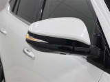 サイドターンランプ付きドアミラー。車両のドレスアップと右左折時の被視認性を兼ね備えたお洒落なミラーです。