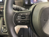ステアリングにオーディオ操作スイッチが付いています。オーディオ画面に直接タッチしなくても操作が出来ますので、運転に集中できます。
