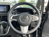 握りやすいステアリングは、運転操作をスムーズに行えます。ステアリング操作を通じて、車の動きをダイレクトに感じられます。