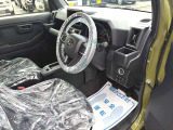 【届出(登録)済未使用車とは】自動車の分類では「新車」「中古車」この2種類しかありません。走行距離が100km未満かつ初度登録または初度届出された車両を「届出(登録)済未使用車」と呼んでいます。