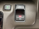 オートブレーキホールド機能付きです☆停車中にブレーキペダルから足を離しても、停車状態が続きます。渋滞、信号待ちの間等、安心です。アクセルを踏めば自動解除され、再発進できます。