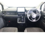 【まるまるクリーニング】内装工程では、中古車を気持ちよくお乗りいただけるよう清掃しております。シートの洗浄はもちろん、ニオイの元となるフロアカーペットまで洗浄・消臭を実施。