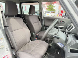 運転席シート廻りは使用感も少なく、良好な状態となっています。前オーナー様が丁寧に使っていたことがよくわかりますね。