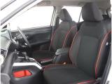ゆったり座れて、長時間の運転も疲れにくいフロントシート!ホールド性も良く運転に集中できるシートです!!