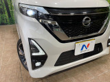 【LEDヘッドライト】悪天候や夜間走行時も良好な視界を確保し安心して運転できる高輝度LEDヘッドライトを装備!点灯速度が早く、消費電力も抑えられています。