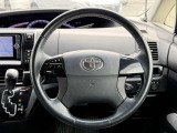 【純正革巻きステアリング】上質な革を使用することで、手にしっかり馴染みとても運転しやすいハンドルです♪