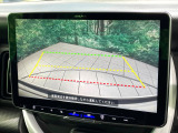 【バックカメラ】駐車時に後方がリアルタイム映像で確認できます。大型商業施設や立体駐車場での駐車時や、夜間のバック時に大活躍!運転スキルに関わらず、今や必須となった装備のひとつです!