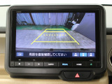【バックカメラ】駐車時に後方がリアルタイム映像で確認できます。大型商業施設や立体駐車場での駐車時や、夜間のバック時に大活躍!運転スキルに関わらず、今や必須となった装備のひとつです!