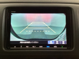 バックでの車庫入れも安心です! リアカメラが付いているバックモニター付のナビを装備しております。操作線もついており距離感も画面から確認できます。