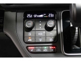 運転席と助手席の温度設定の変更が可能な左右独立タイプのデュアルエアコンです♪♪♪暑がりな人・寒がりな人も誰もが車内を快適にお過ごしいただけます♪♪♪