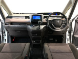 【前方視界】開放的な前方視界!運転がしやすく疲れにくいです♪窓が大きく、見通しがとっても良いおクルマですよ♪