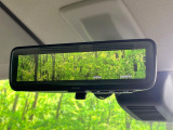 【デジタルルームミラー】後席の大きな荷物や同乗者で後方が確認しづらい時でも安心!カメラが撮影した車両後方の映像をルームミラー内に表示。クリアな視界で状況の確認が可能です!